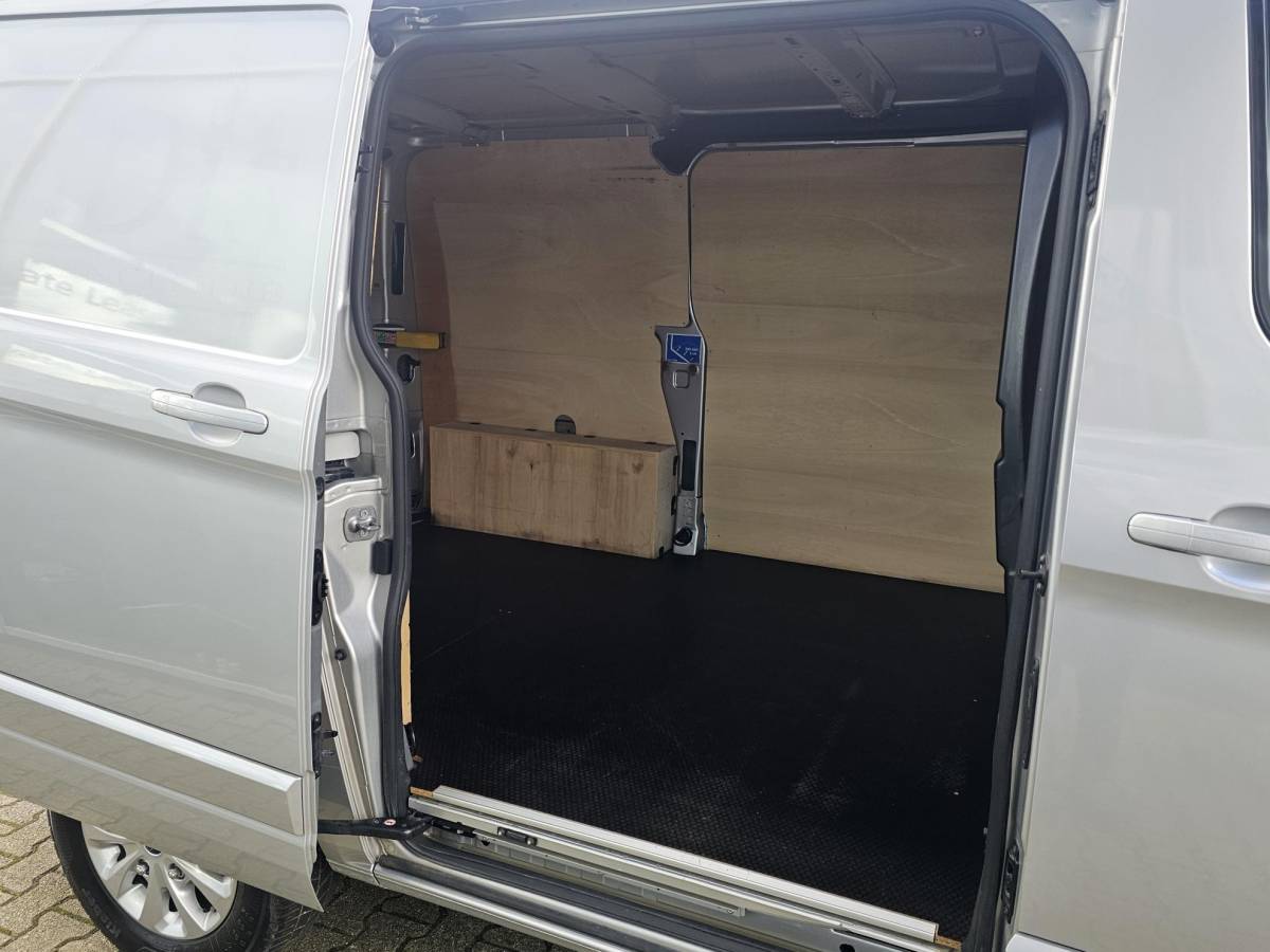 Ford Transit Custom Ford Transit Custom 300 2.0 TDCI L1H1 Limited | SCI | Automaat | Trekhaak | Ladder | Camera | Stoelverwarming | Cruise control | Lane assist | Keurige auto!