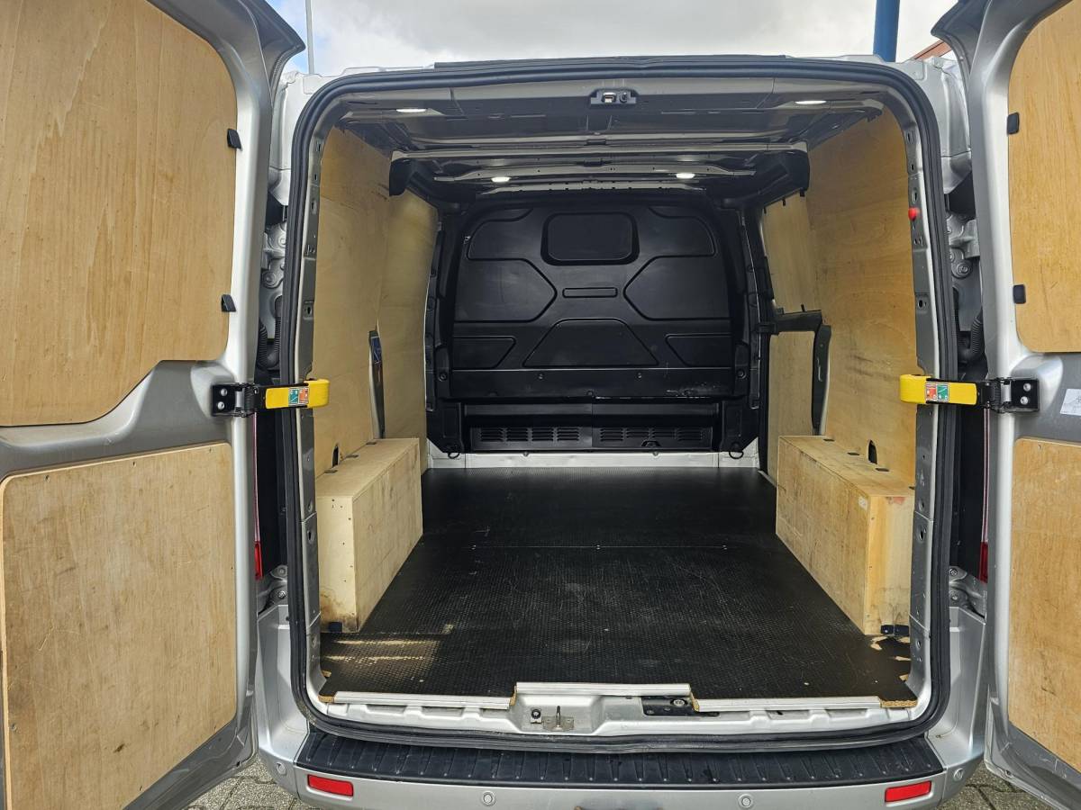 Ford Transit Custom Ford Transit Custom 300 2.0 TDCI L1H1 Limited | SCI | Automaat | Trekhaak | Ladder | Camera | Stoelverwarming | Cruise control | Lane assist | Keurige auto!