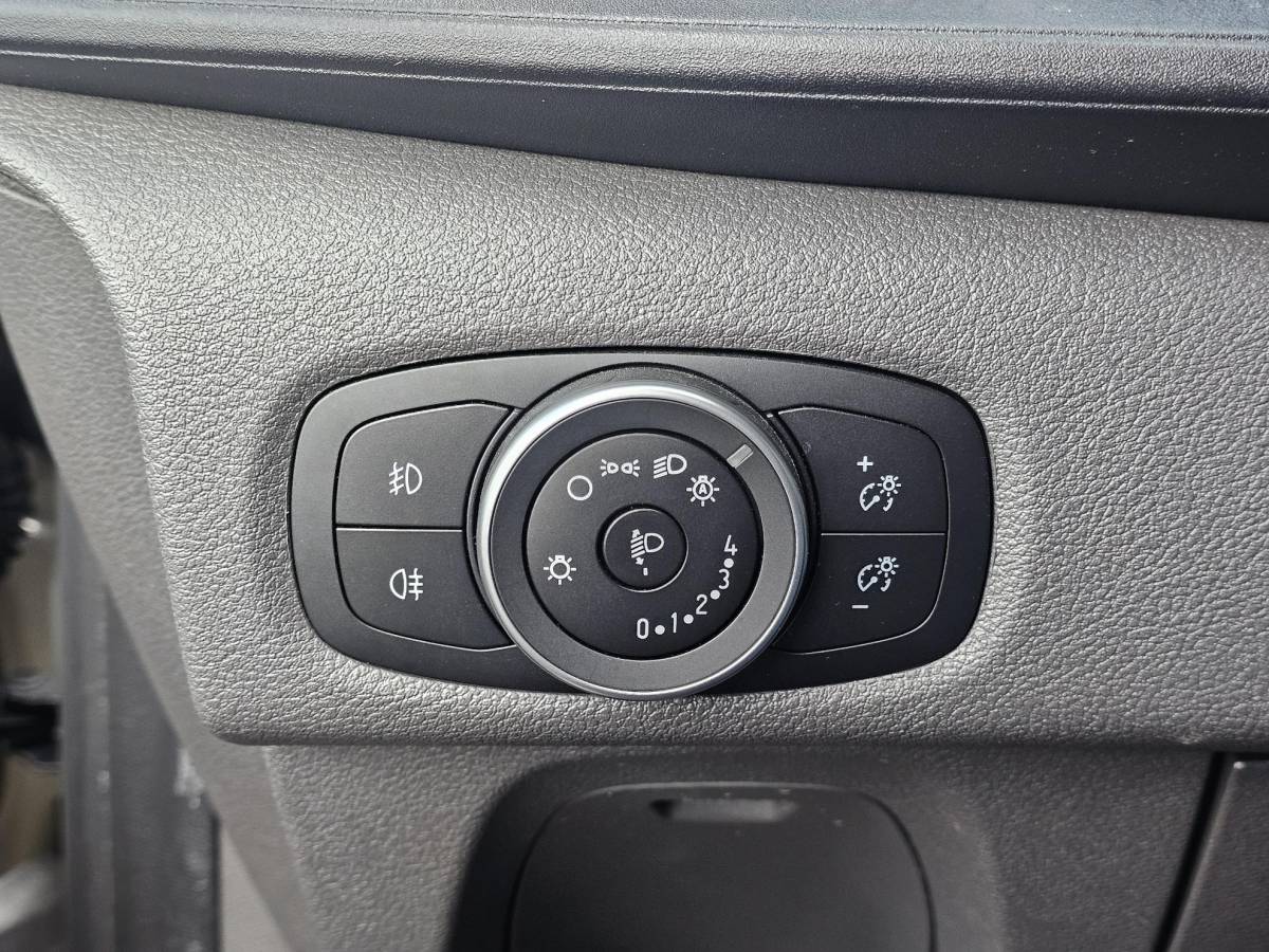 Ford Transit Custom Ford Transit Custom 300 2.0 TDCI L1H1 Limited | SCI | Automaat | Trekhaak | Ladder | Camera | Stoelverwarming | Cruise control | Lane assist | Keurige auto!