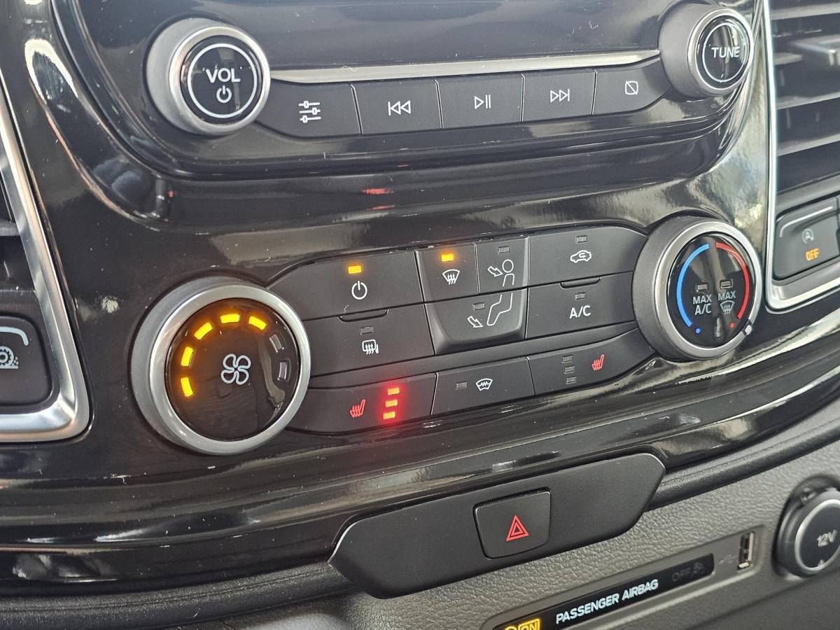 Ford Transit Custom Ford Transit Custom 300 2.0 TDCI L1H1 Limited | SCI | Automaat | Trekhaak | Ladder | Camera | Stoelverwarming | Cruise control | Lane assist | Keurige auto!