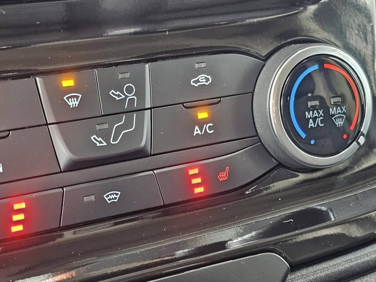 Ford Transit Custom Ford Transit Custom 300 2.0 TDCI L1H1 Limited | SCI | Automaat | Trekhaak | Ladder | Camera | Stoelverwarming | Cruise control | Lane assist | Keurige auto!
