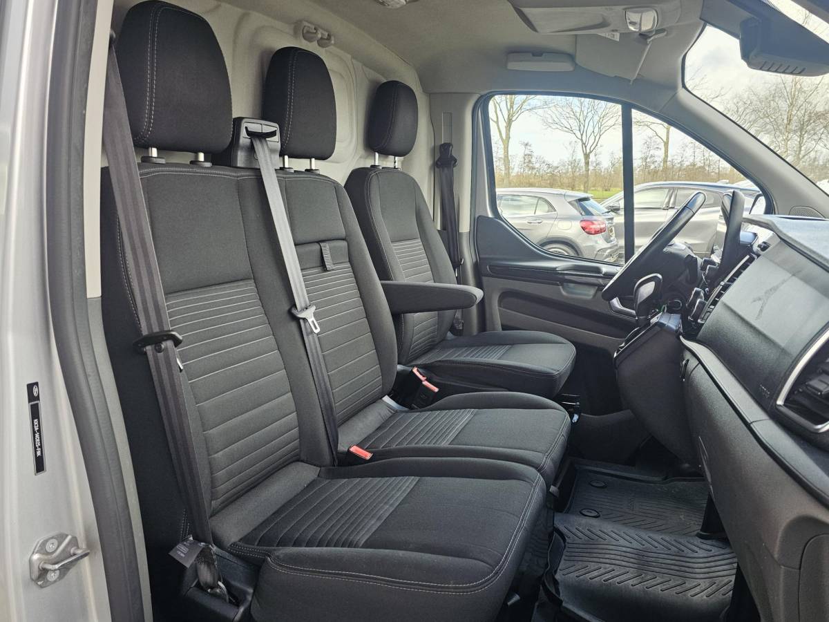 Ford Transit Custom Ford Transit Custom 300 2.0 TDCI L1H1 Limited | SCI | Automaat | Trekhaak | Ladder | Camera | Stoelverwarming | Cruise control | Lane assist | Keurige auto!