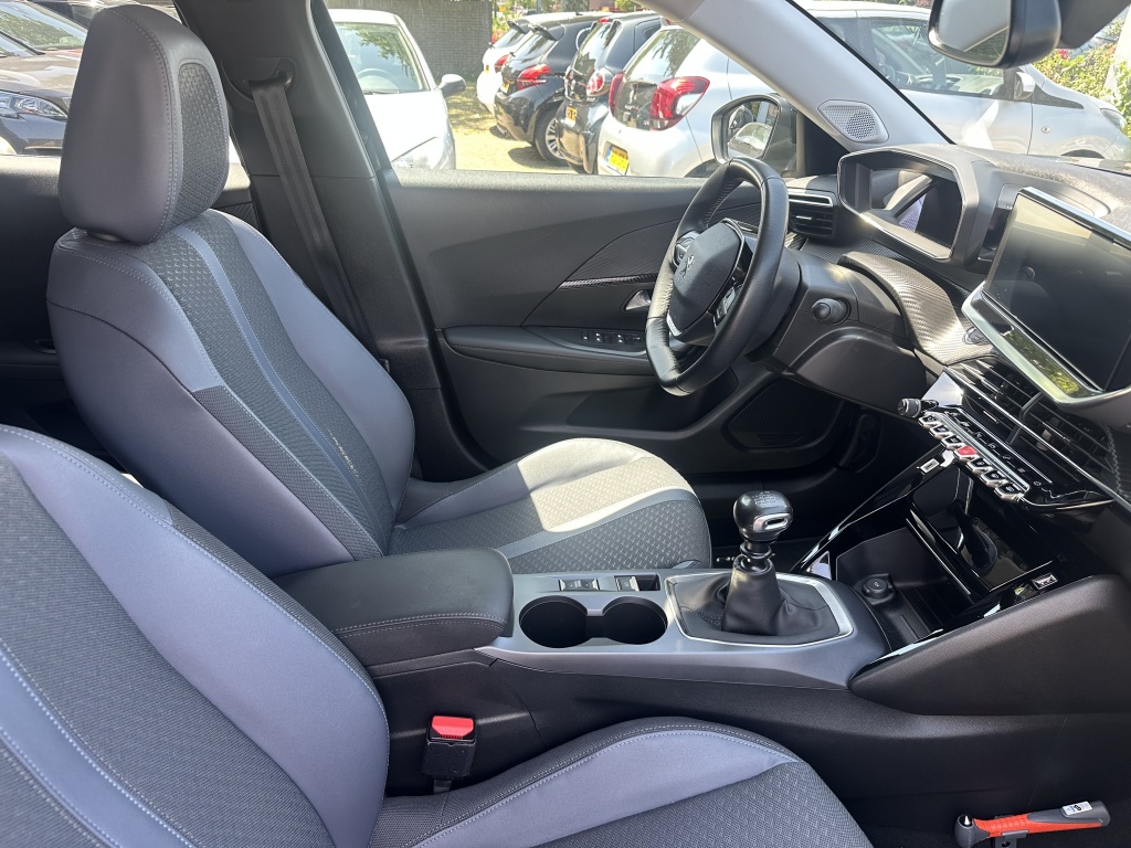 Peugeot 2008 Peugeot 2008 1.2 Allure | Keyless | Nieuwe distributieriem |