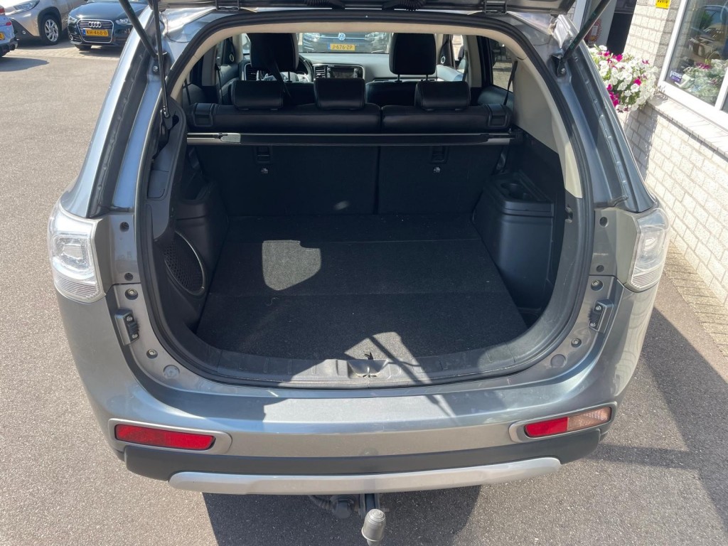 Mitsubishi Outlander Mitsubishi Outlander 2.0 PHEV L ED. XLINE 4 WD Trekhaak Schuif/kanteldak Leder Navi