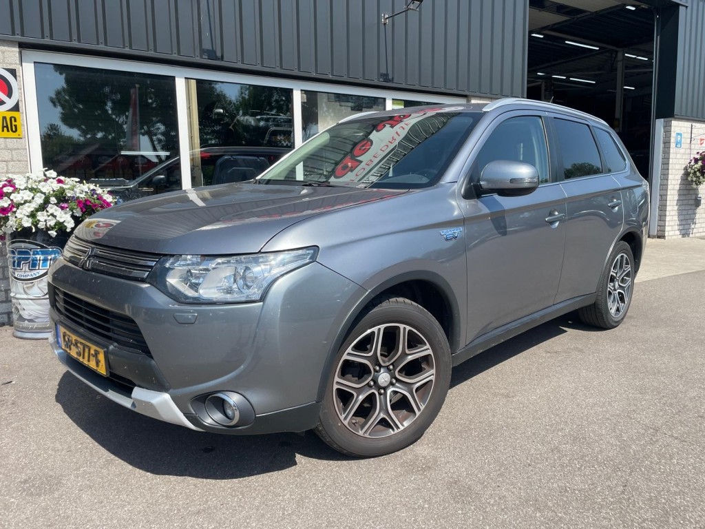 Mitsubishi Outlander Mitsubishi Outlander 2.0 PHEV L ED. XLINE 4 WD Trekhaak Schuif/kanteldak Leder Navi