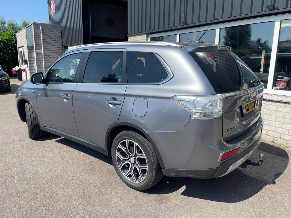 Mitsubishi Outlander Mitsubishi Outlander 2.0 PHEV L ED. XLINE 4 WD Trekhaak Schuif/kanteldak Leder Navi