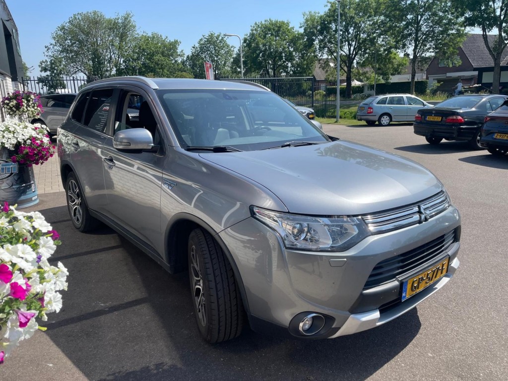 Mitsubishi Outlander Mitsubishi Outlander 2.0 PHEV L ED. XLINE 4 WD Trekhaak Schuif/kanteldak Leder Navi
