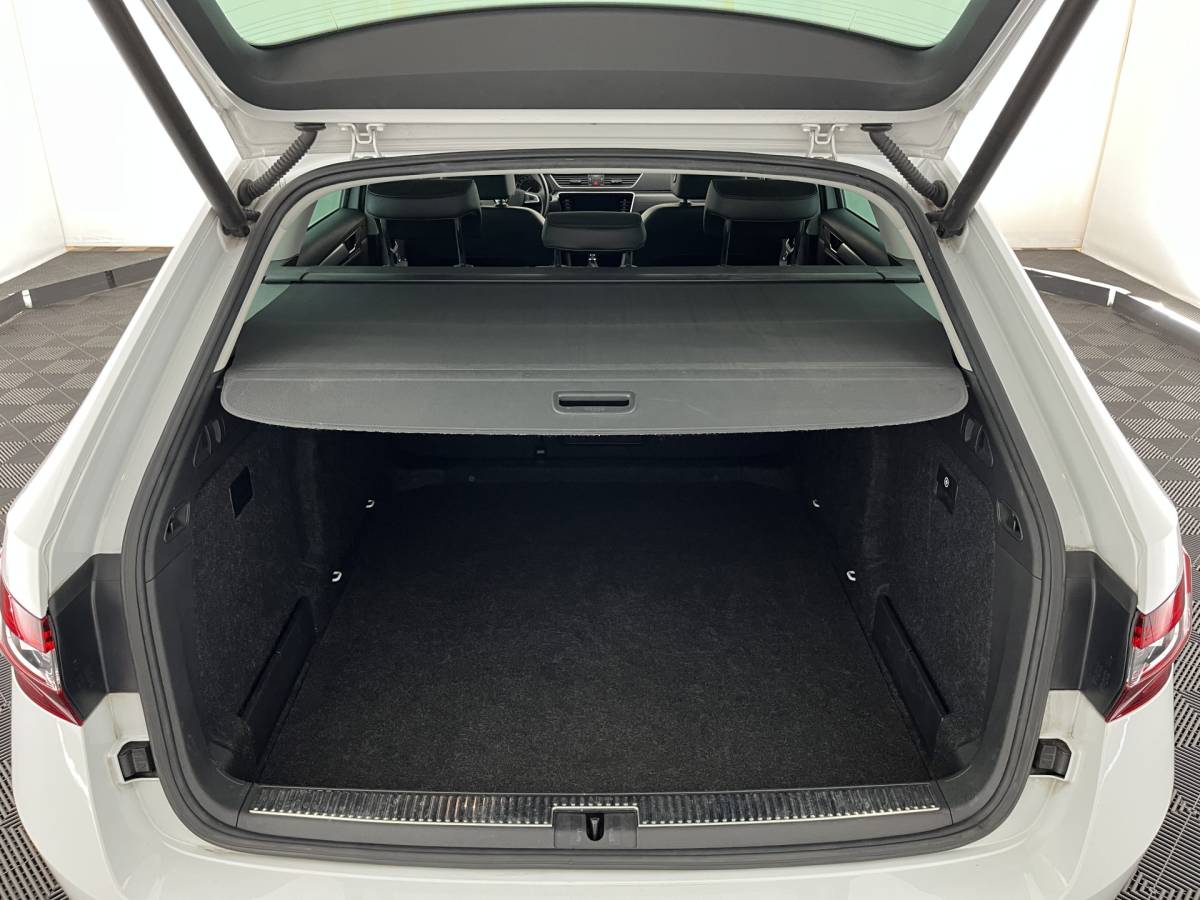 Škoda Superb ŠKODA Superb Combi 1.5 TSI ACT Style Business (INCL-BTW) Aut. *LEATHER-MICROFIBRE | XENON | CANTON-AUDIO | MEMORY-PACK | NAVI-FULLMAP | CAMERA | KEYLESS | HEATED-COMFORTSEATS | PRIVACY-GLASS | SHIFTPADDLES | ECC | PDC | CRUISE | 18”ALU*