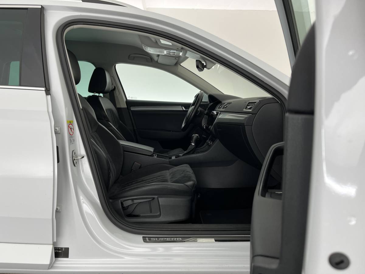 Škoda Superb ŠKODA Superb Combi 1.5 TSI ACT Style Business (INCL-BTW) Aut. *LEATHER-MICROFIBRE | XENON | CANTON-AUDIO | MEMORY-PACK | NAVI-FULLMAP | CAMERA | KEYLESS | HEATED-COMFORTSEATS | PRIVACY-GLASS | SHIFTPADDLES | ECC | PDC | CRUISE | 18”ALU*