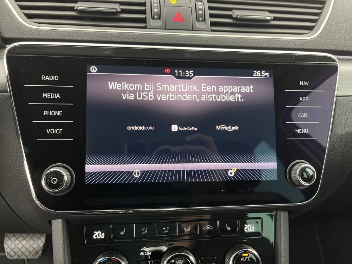Škoda Superb ŠKODA Superb Combi 1.5 TSI ACT Style Business (INCL-BTW) Aut. *LEATHER-MICROFIBRE | XENON | CANTON-AUDIO | MEMORY-PACK | NAVI-FULLMAP | CAMERA | KEYLESS | HEATED-COMFORTSEATS | PRIVACY-GLASS | SHIFTPADDLES | ECC | PDC | CRUISE | 18”ALU*
