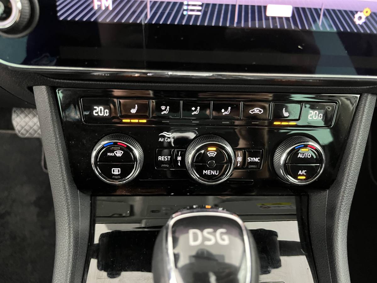 Škoda Superb ŠKODA Superb Combi 1.5 TSI ACT Style Business (INCL-BTW) Aut. *LEATHER-MICROFIBRE | XENON | CANTON-AUDIO | MEMORY-PACK | NAVI-FULLMAP | CAMERA | KEYLESS | HEATED-COMFORTSEATS | PRIVACY-GLASS | SHIFTPADDLES | ECC | PDC | CRUISE | 18”ALU*