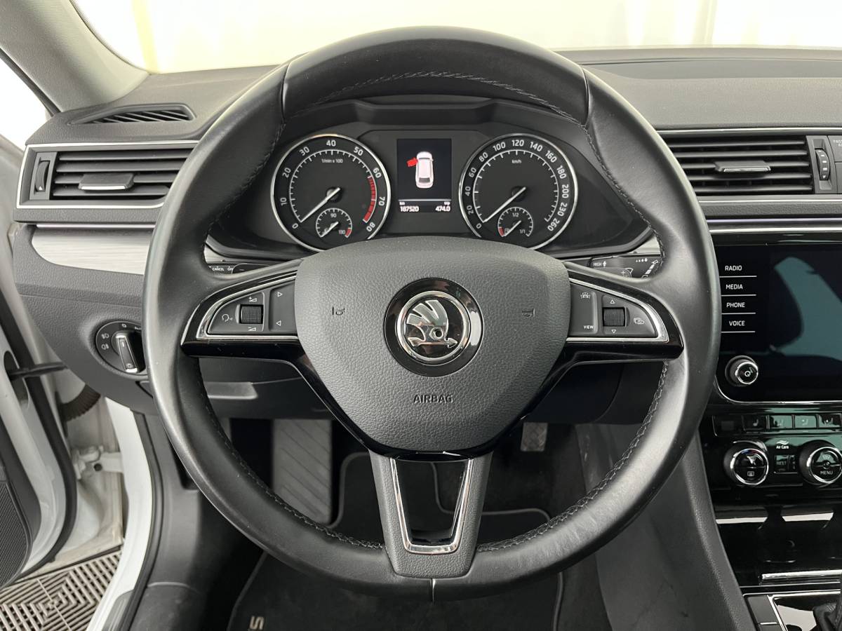 Škoda Superb ŠKODA Superb Combi 1.5 TSI ACT Style Business (INCL-BTW) Aut. *LEATHER-MICROFIBRE | XENON | CANTON-AUDIO | MEMORY-PACK | NAVI-FULLMAP | CAMERA | KEYLESS | HEATED-COMFORTSEATS | PRIVACY-GLASS | SHIFTPADDLES | ECC | PDC | CRUISE | 18”ALU*