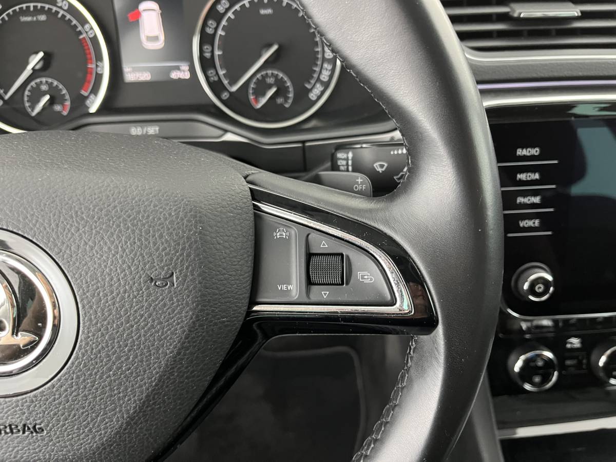 Škoda Superb ŠKODA Superb Combi 1.5 TSI ACT Style Business (INCL-BTW) Aut. *LEATHER-MICROFIBRE | XENON | CANTON-AUDIO | MEMORY-PACK | NAVI-FULLMAP | CAMERA | KEYLESS | HEATED-COMFORTSEATS | PRIVACY-GLASS | SHIFTPADDLES | ECC | PDC | CRUISE | 18”ALU*