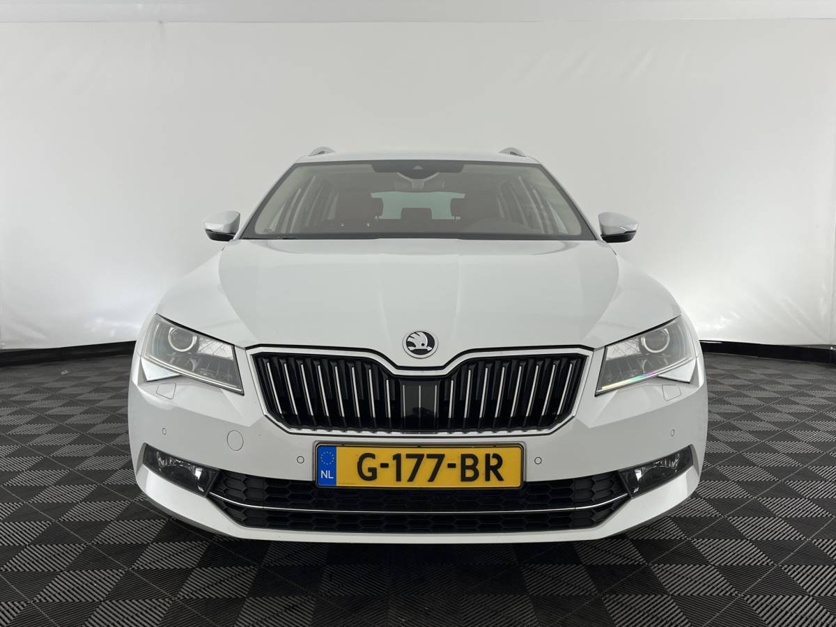 Škoda Superb ŠKODA Superb Combi 1.5 TSI ACT Style Business (INCL-BTW) Aut. *LEATHER-MICROFIBRE | XENON | CANTON-AUDIO | MEMORY-PACK | NAVI-FULLMAP | CAMERA | KEYLESS | HEATED-COMFORTSEATS | PRIVACY-GLASS | SHIFTPADDLES | ECC | PDC | CRUISE | 18”ALU*