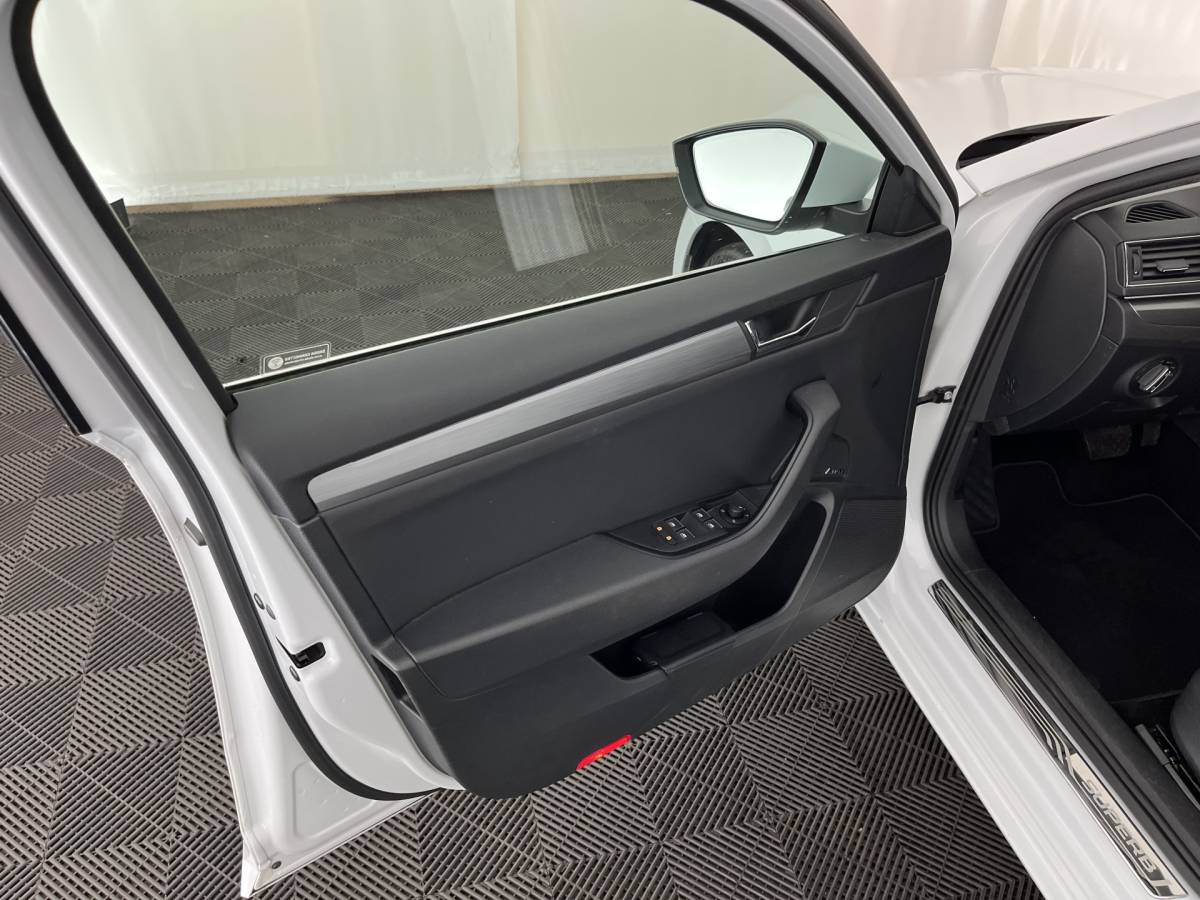 Škoda Superb ŠKODA Superb Combi 1.5 TSI ACT Style Business (INCL-BTW) Aut. *LEATHER-MICROFIBRE | XENON | CANTON-AUDIO | MEMORY-PACK | NAVI-FULLMAP | CAMERA | KEYLESS | HEATED-COMFORTSEATS | PRIVACY-GLASS | SHIFTPADDLES | ECC | PDC | CRUISE | 18”ALU*