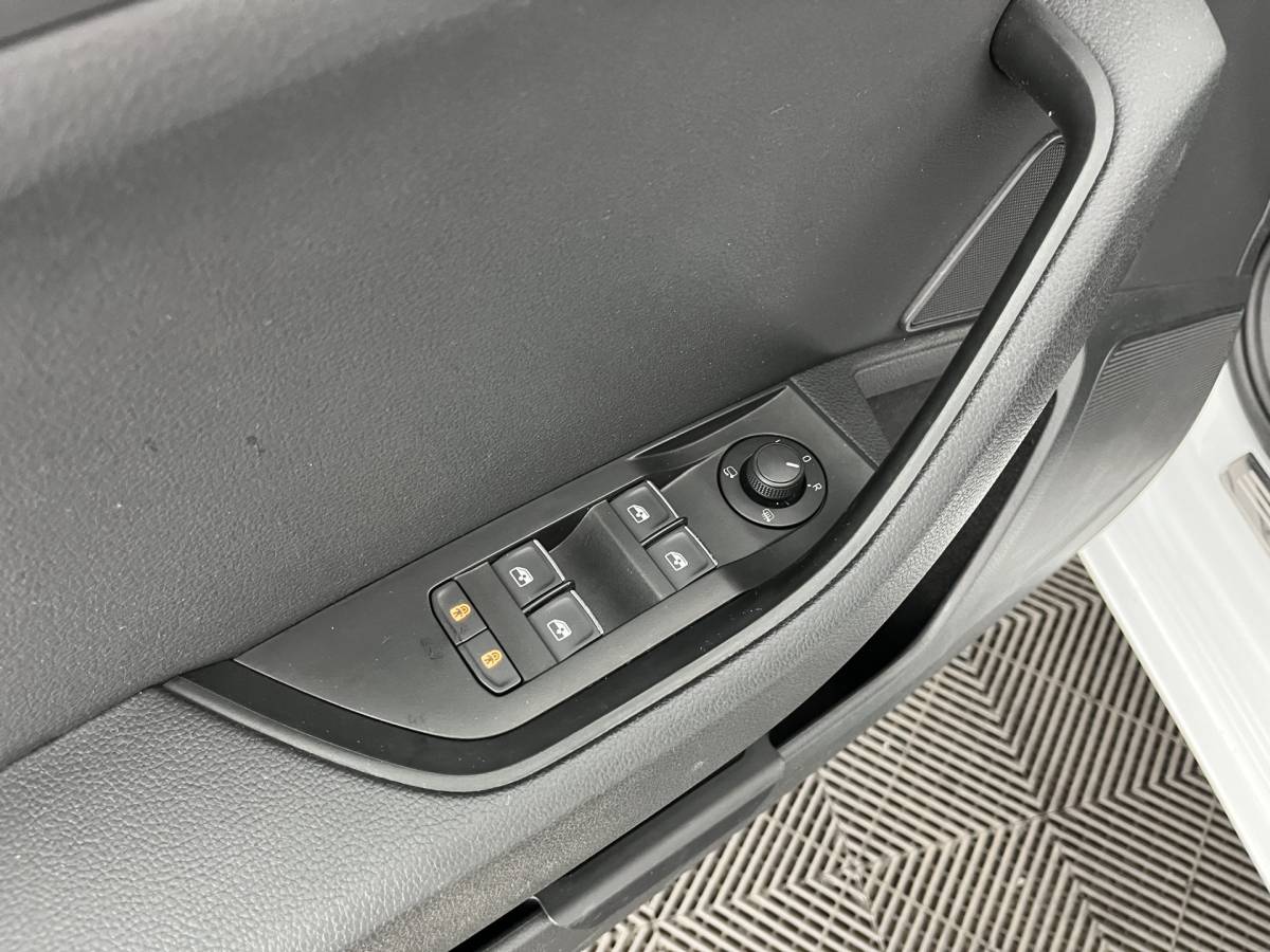 Škoda Superb ŠKODA Superb Combi 1.5 TSI ACT Style Business (INCL-BTW) Aut. *LEATHER-MICROFIBRE | XENON | CANTON-AUDIO | MEMORY-PACK | NAVI-FULLMAP | CAMERA | KEYLESS | HEATED-COMFORTSEATS | PRIVACY-GLASS | SHIFTPADDLES | ECC | PDC | CRUISE | 18”ALU*