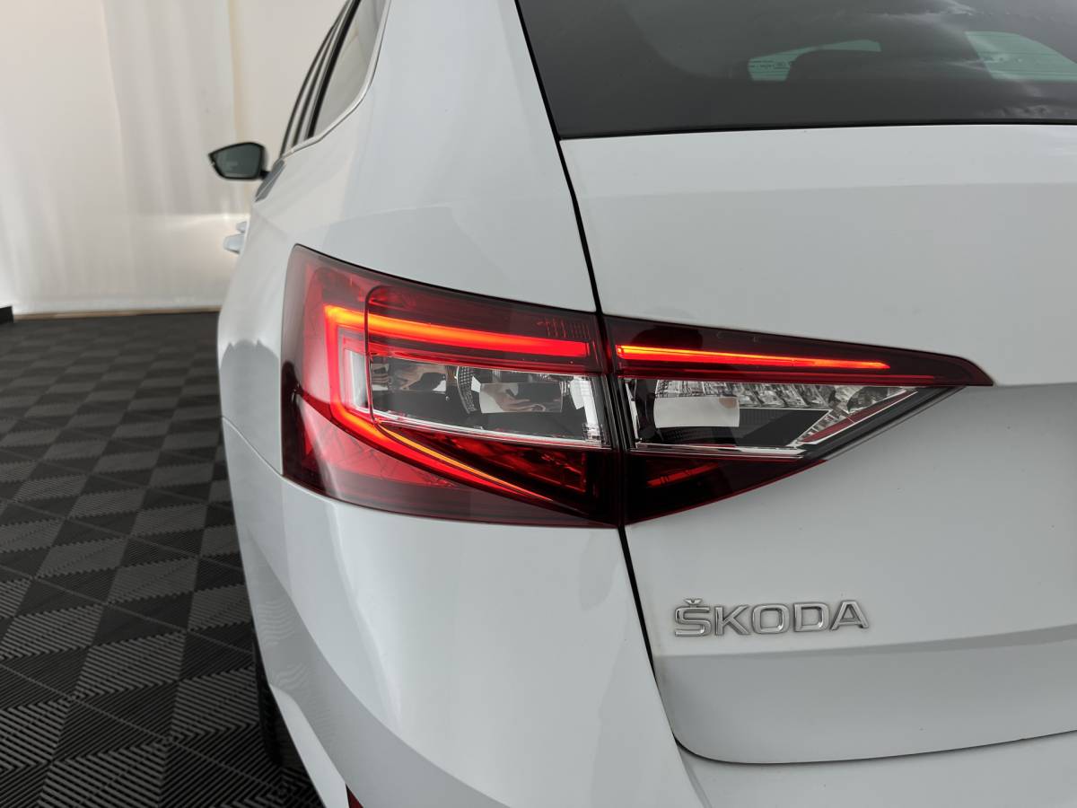 Škoda Superb ŠKODA Superb Combi 1.5 TSI ACT Style Business (INCL-BTW) Aut. *LEATHER-MICROFIBRE | XENON | CANTON-AUDIO | MEMORY-PACK | NAVI-FULLMAP | CAMERA | KEYLESS | HEATED-COMFORTSEATS | PRIVACY-GLASS | SHIFTPADDLES | ECC | PDC | CRUISE | 18”ALU*