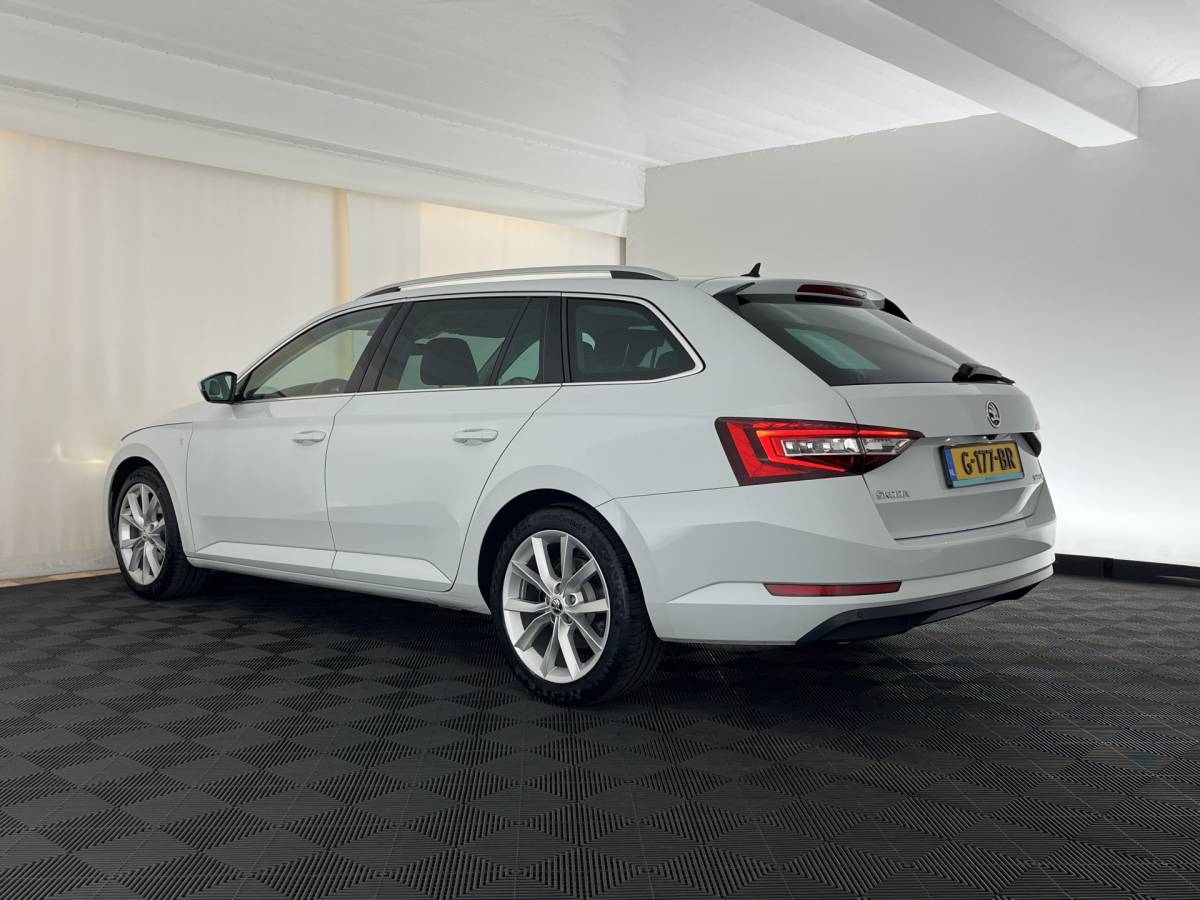 Škoda Superb ŠKODA Superb Combi 1.5 TSI ACT Style Business (INCL-BTW) Aut. *LEATHER-MICROFIBRE | XENON | CANTON-AUDIO | MEMORY-PACK | NAVI-FULLMAP | CAMERA | KEYLESS | HEATED-COMFORTSEATS | PRIVACY-GLASS | SHIFTPADDLES | ECC | PDC | CRUISE | 18”ALU*