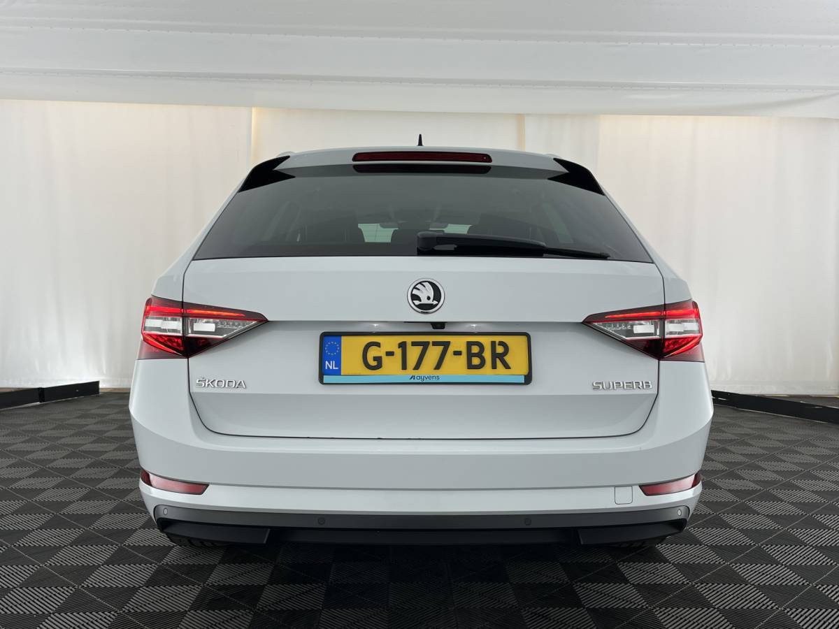Škoda Superb ŠKODA Superb Combi 1.5 TSI ACT Style Business (INCL-BTW) Aut. *LEATHER-MICROFIBRE | XENON | CANTON-AUDIO | MEMORY-PACK | NAVI-FULLMAP | CAMERA | KEYLESS | HEATED-COMFORTSEATS | PRIVACY-GLASS | SHIFTPADDLES | ECC | PDC | CRUISE | 18”ALU*