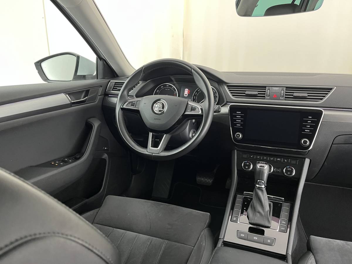 Škoda Superb ŠKODA Superb Combi 1.5 TSI ACT Style Business (INCL-BTW) Aut. *LEATHER-MICROFIBRE | XENON | CANTON-AUDIO | MEMORY-PACK | NAVI-FULLMAP | CAMERA | KEYLESS | HEATED-COMFORTSEATS | PRIVACY-GLASS | SHIFTPADDLES | ECC | PDC | CRUISE | 18”ALU*