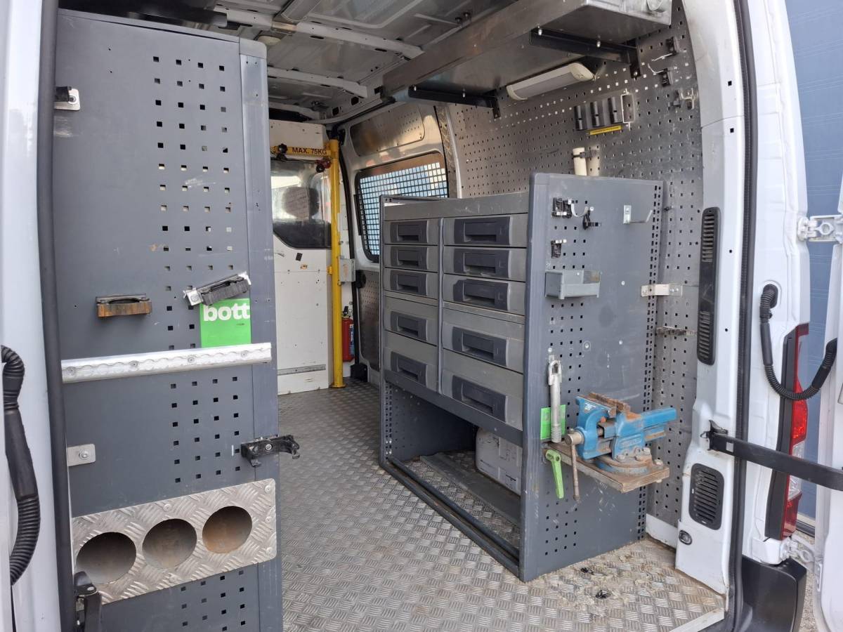 Renault Master Renault Master T35 2.3 dCi L2H2 AIRCO / CRUISE CONTROLE / IMPERIAL / TREKHAAK / EURO 6