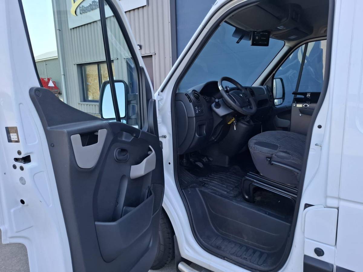 Renault Master Renault Master T35 2.3 dCi L2H2 AIRCO / CRUISE CONTROLE / IMPERIAL / TREKHAAK / EURO 6