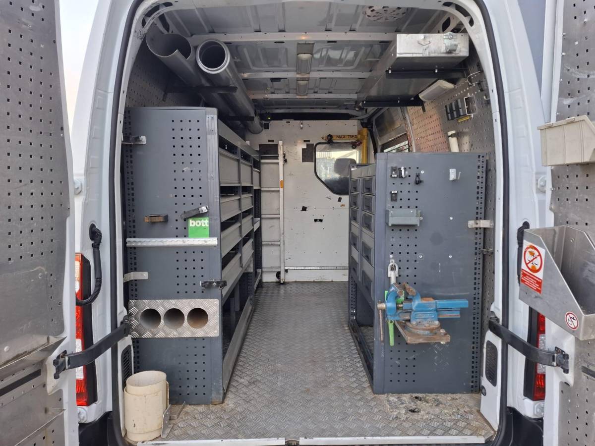 Renault Master Renault Master T35 2.3 dCi L2H2 AIRCO / CRUISE CONTROLE / IMPERIAL / TREKHAAK / EURO 6