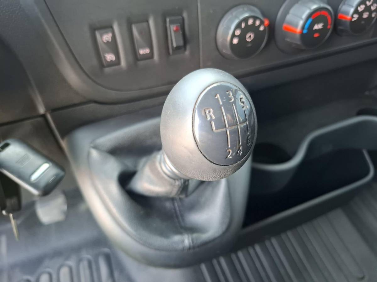 Renault Master Renault Master T35 2.3 dCi L2H2 AIRCO / CRUISE CONTROLE / IMPERIAL / TREKHAAK / EURO 6