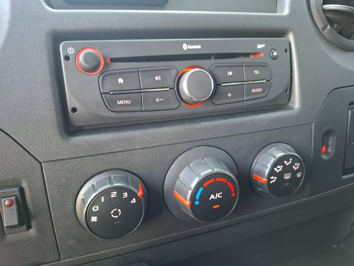 Renault Master Renault Master T35 2.3 dCi L2H2 AIRCO / CRUISE CONTROLE / IMPERIAL / TREKHAAK / EURO 6