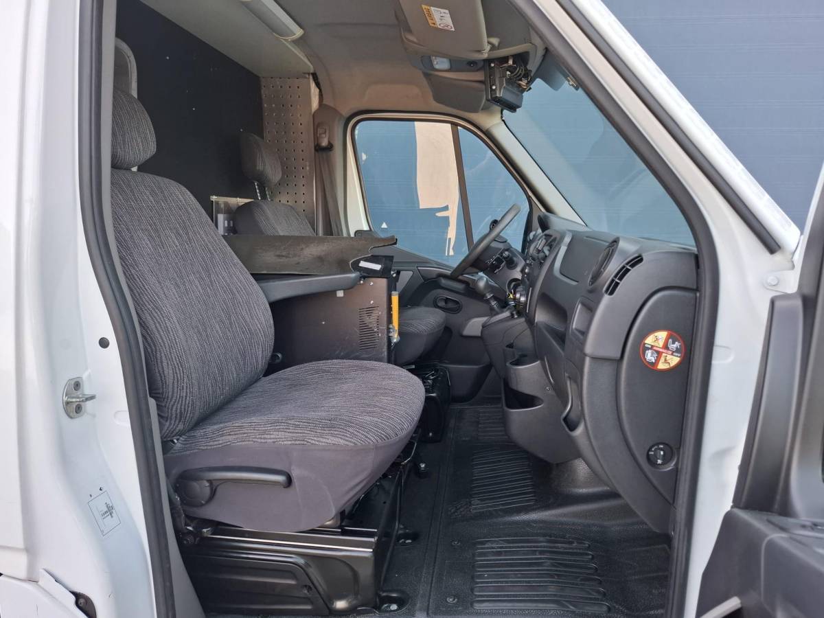 Renault Master Renault Master T35 2.3 dCi L2H2 AIRCO / CRUISE CONTROLE / IMPERIAL / TREKHAAK / EURO 6