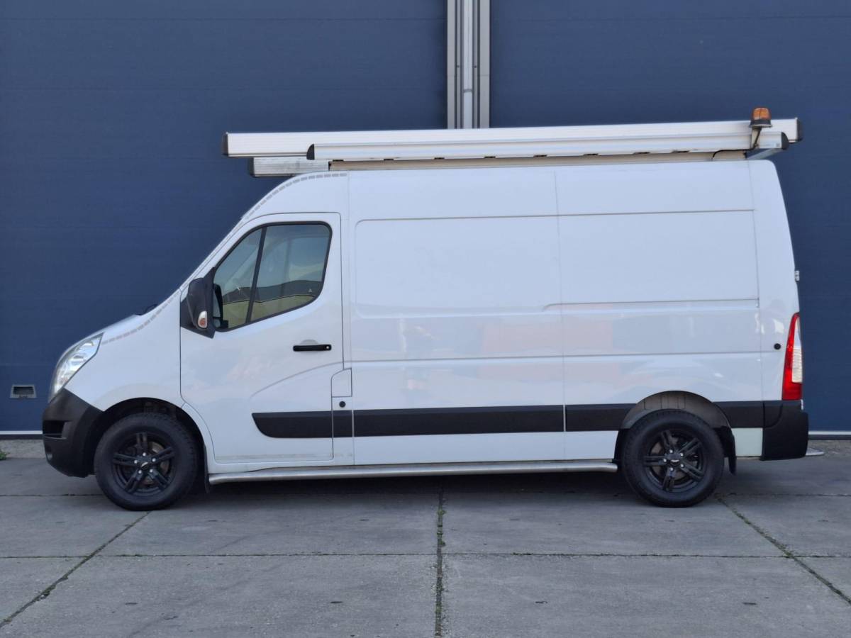 Renault Master Renault Master T35 2.3 dCi L2H2 AIRCO / CRUISE CONTROLE / IMPERIAL / TREKHAAK / EURO 6
