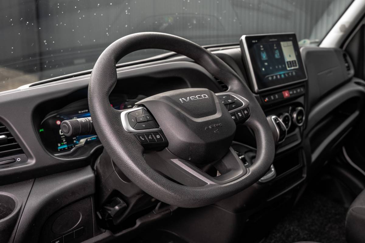Iveco Daily Iveco Daily 35S18 | 3.0L 180PK | Automaat | NW MODEL | 3.5T Trekgewicht | Camera | Carplay | Climate