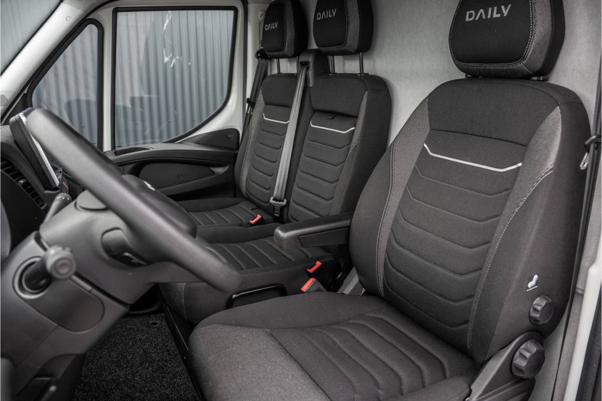 Iveco Daily Iveco Daily 35S18 | 3.0L 180PK | Automaat | NW MODEL | 3.5T Trekgewicht | Camera | Carplay | Climate