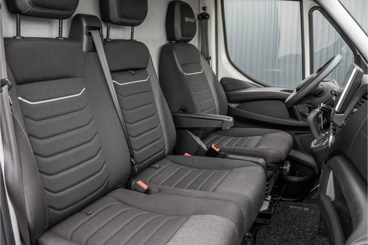 Iveco Daily Iveco Daily 35S18 | 3.0L 180PK | Automaat | NW MODEL | 3.5T Trekgewicht | Camera | Carplay | Climate