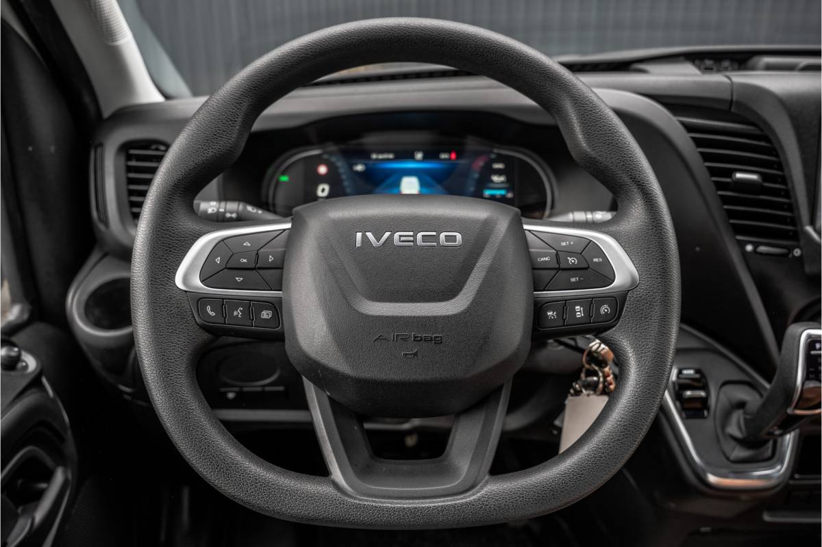 Iveco Daily Iveco Daily 35S18 | 3.0L 180PK | Automaat | NW MODEL | 3.5T Trekgewicht | Camera | Carplay | Climate
