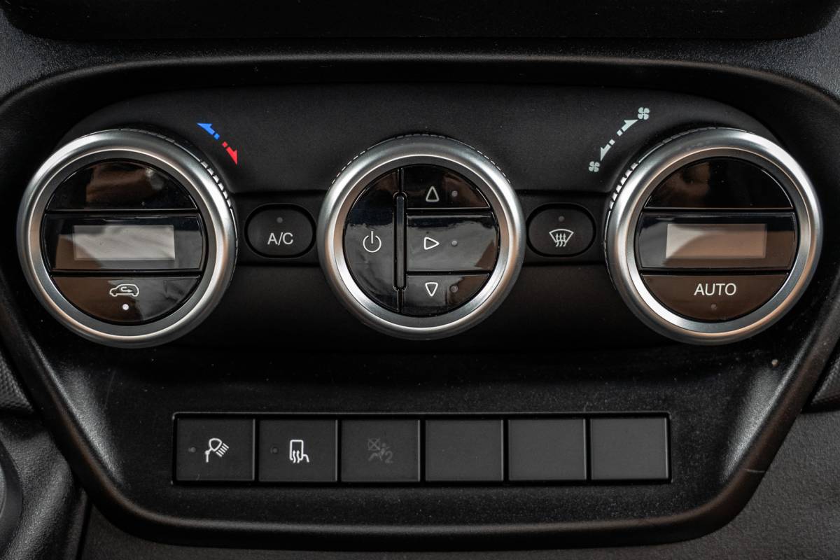 Iveco Daily Iveco Daily 35S18 | 3.0L 180PK | Automaat | NW MODEL | 3.5T Trekgewicht | Camera | Carplay | Climate