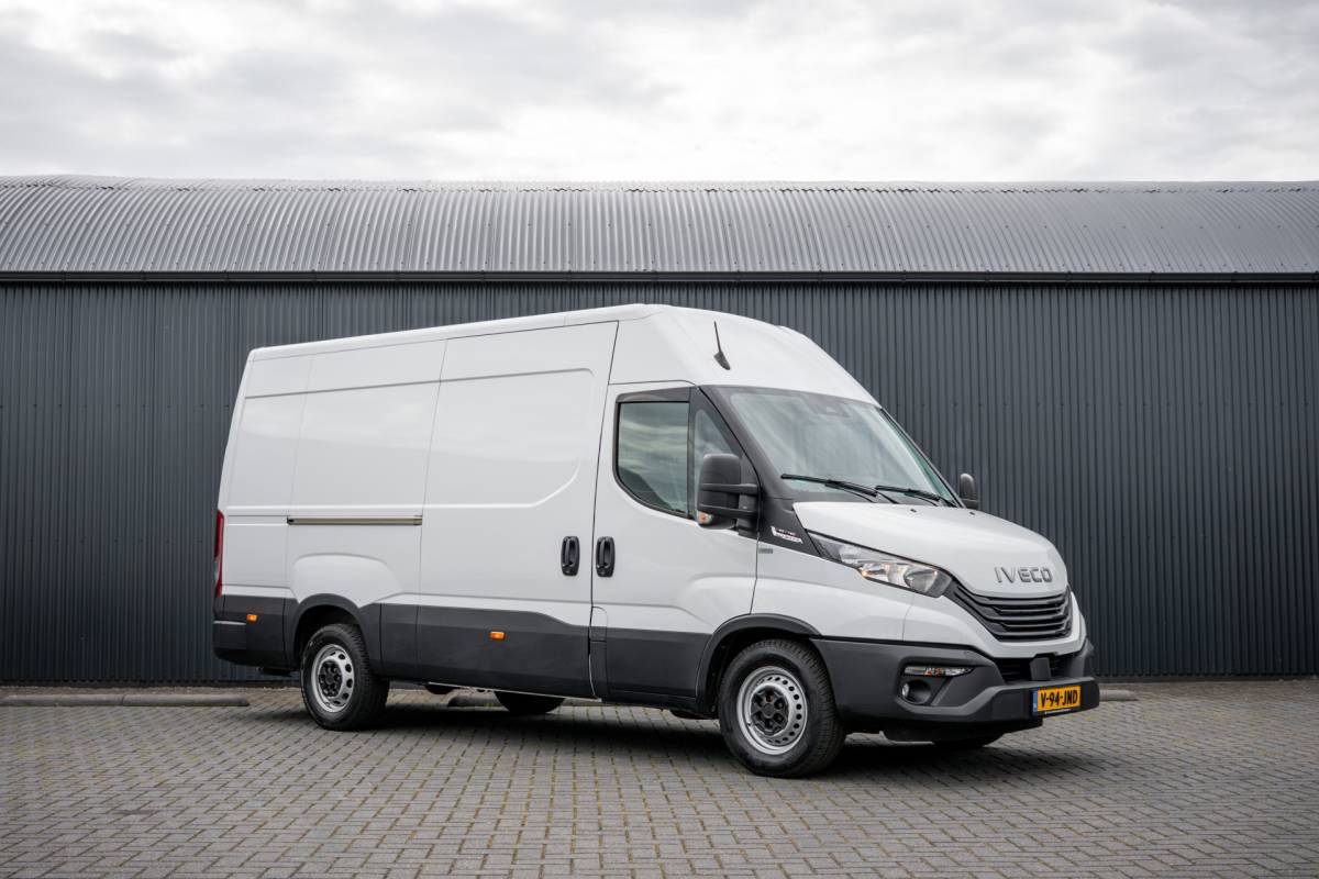 Iveco Daily Iveco Daily 35S18 | 3.0L 180PK | Automaat | NW MODEL | 3.5T Trekgewicht | Camera | Carplay | Climate