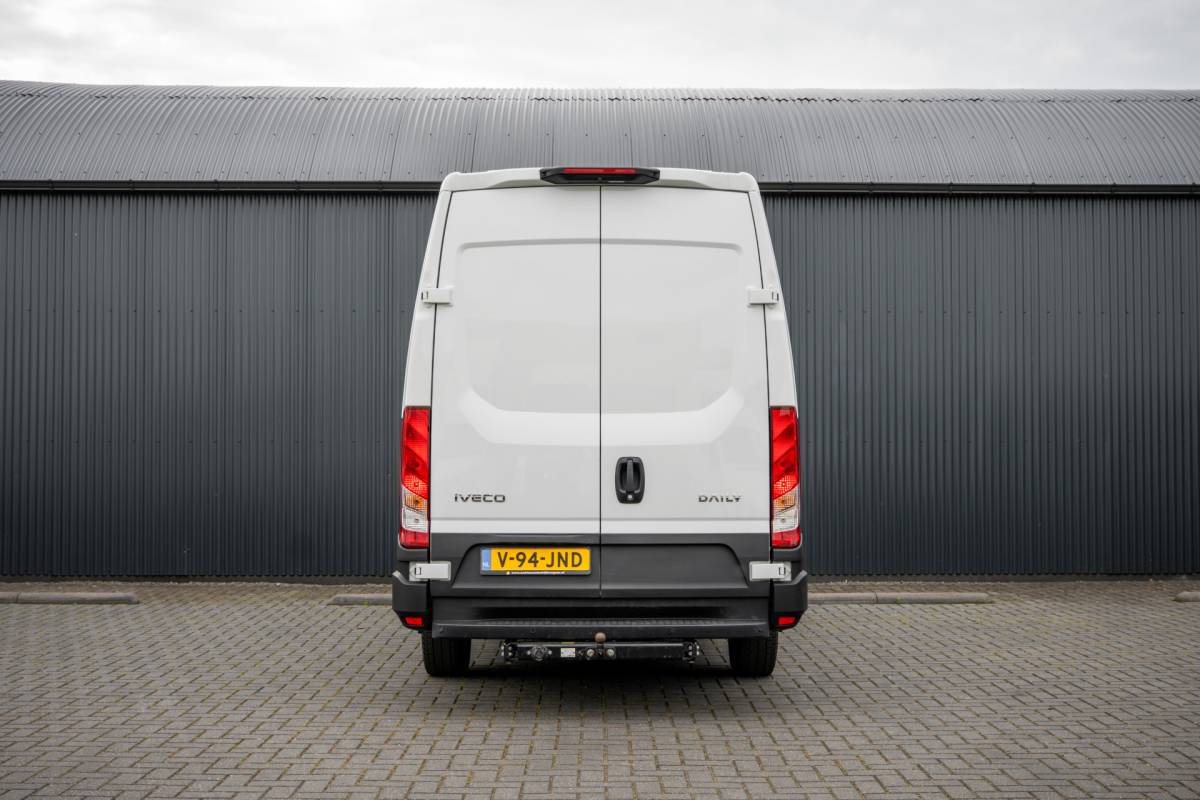 Iveco Daily Iveco Daily 35S18 | 3.0L 180PK | Automaat | NW MODEL | 3.5T Trekgewicht | Camera | Carplay | Climate