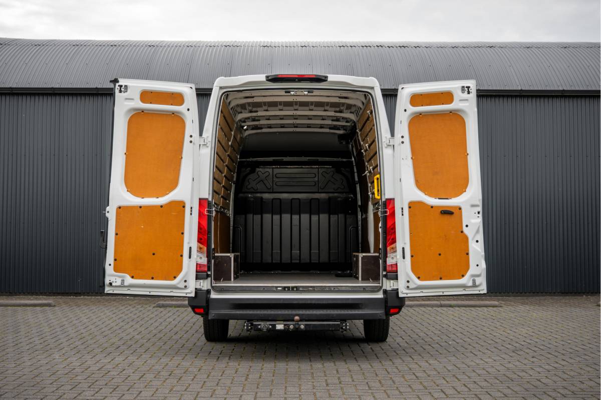 Iveco Daily Iveco Daily 35S18 | 3.0L 180PK | Automaat | NW MODEL | 3.5T Trekgewicht | Camera | Carplay | Climate