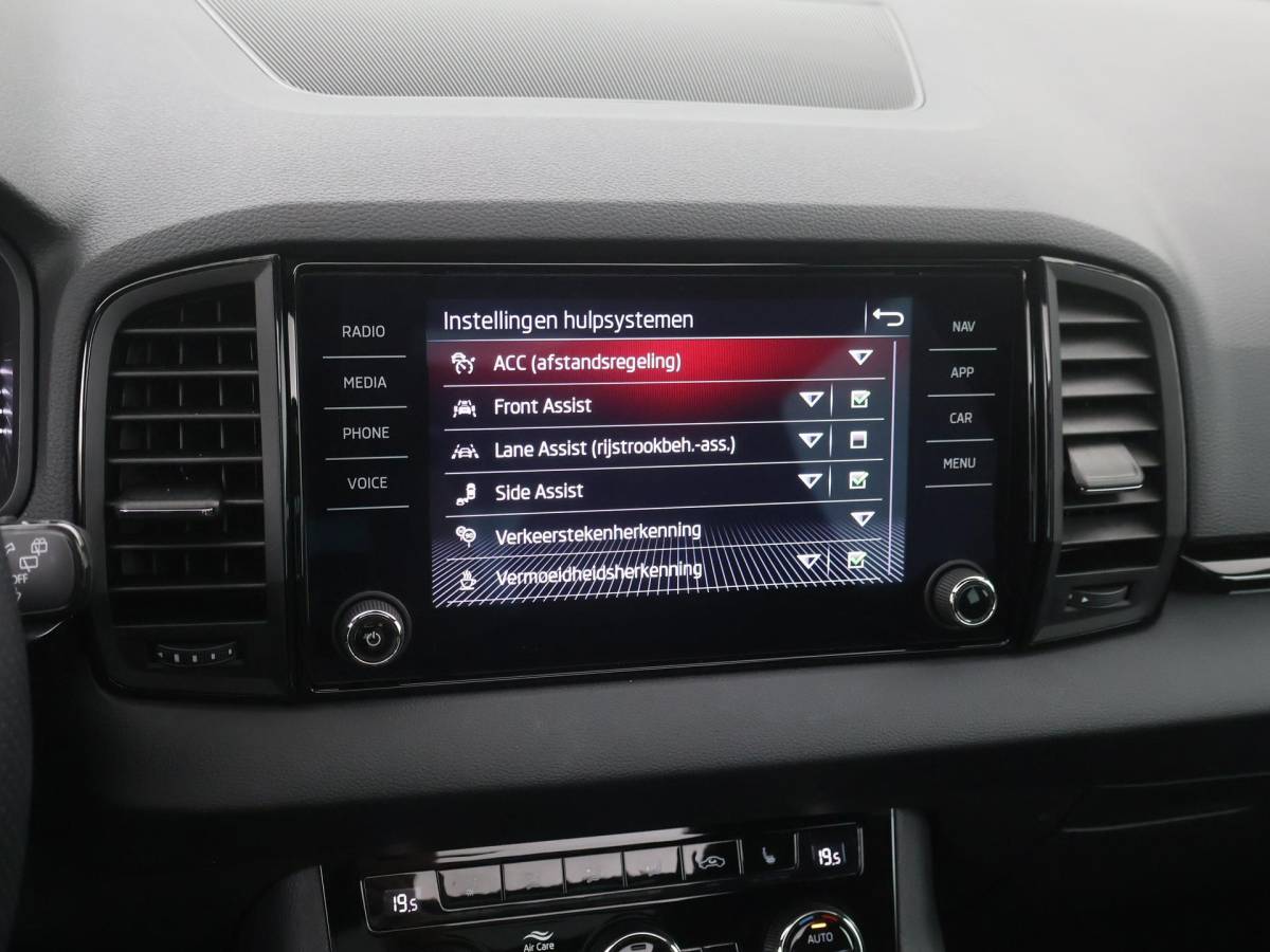 Škoda Karoq Skoda Karoq 1.5 TSI ACT Sportline Business PANODAK|BLIS|ACC|19INCH|CANTON|CAMERA|WINTERPACK|ELEK.ACHTERKLEP