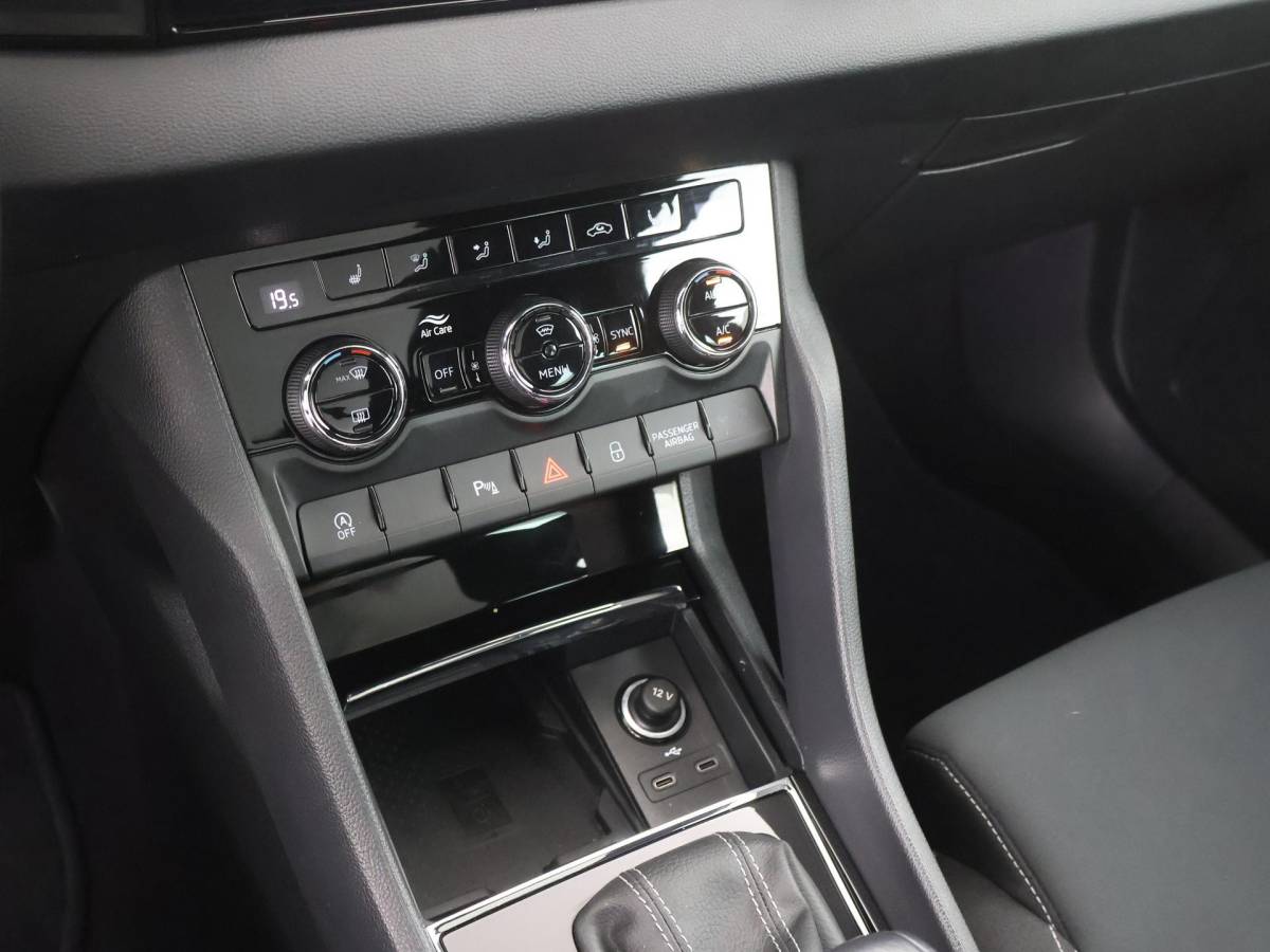Škoda Karoq Skoda Karoq 1.5 TSI ACT Sportline Business PANODAK|BLIS|ACC|19INCH|CANTON|CAMERA|WINTERPACK|ELEK.ACHTERKLEP