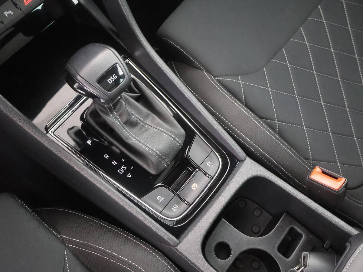 Škoda Karoq Skoda Karoq 1.5 TSI ACT Sportline Business PANODAK|BLIS|ACC|19INCH|CANTON|CAMERA|WINTERPACK|ELEK.ACHTERKLEP