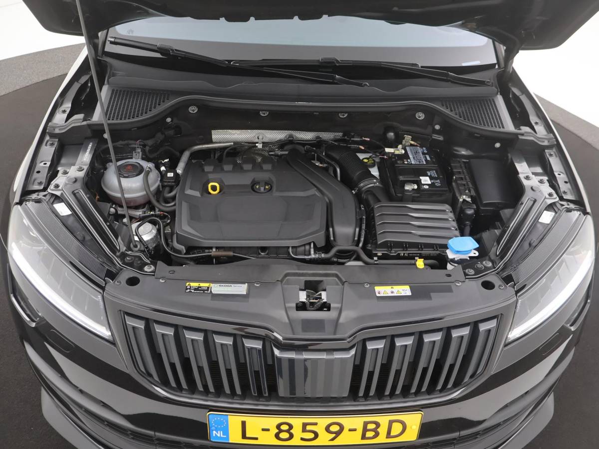 Škoda Karoq Skoda Karoq 1.5 TSI ACT Sportline Business PANODAK|BLIS|ACC|19INCH|CANTON|CAMERA|WINTERPACK|ELEK.ACHTERKLEP