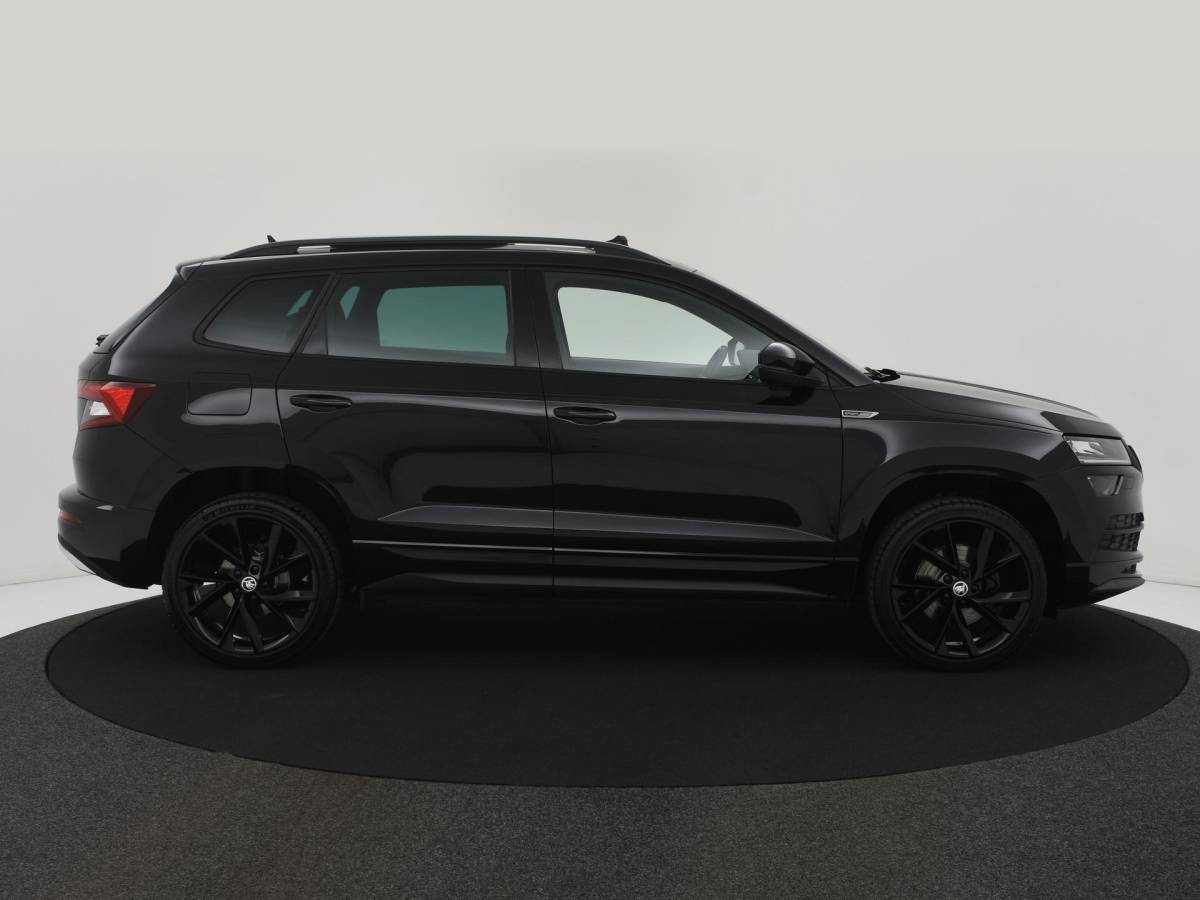 Škoda Karoq Skoda Karoq 1.5 TSI ACT Sportline Business PANODAK|BLIS|ACC|19INCH|CANTON|CAMERA|WINTERPACK|ELEK.ACHTERKLEP