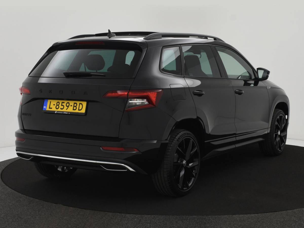 Škoda Karoq Skoda Karoq 1.5 TSI ACT Sportline Business PANODAK|BLIS|ACC|19INCH|CANTON|CAMERA|WINTERPACK|ELEK.ACHTERKLEP