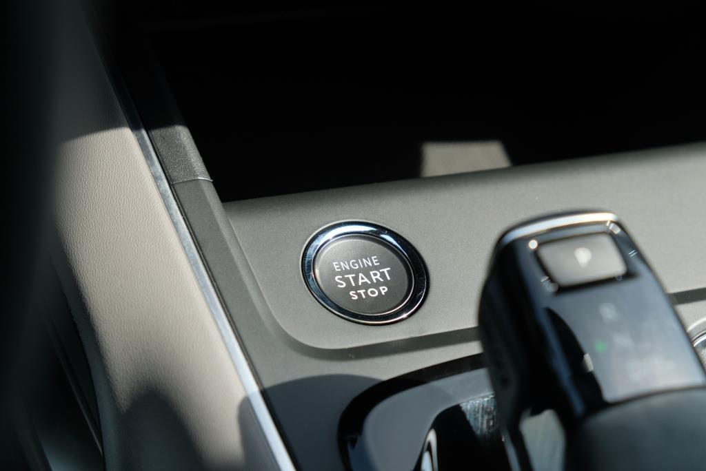 Citroën C5 Aircross Citroen C5 Aircross 1.6 Plug-in Hybrid 225pk EAT8 Shine | Navi | Climate | Adaptive Cruise | Panoramadak | Keyless | Blind Spot | Trekhaak