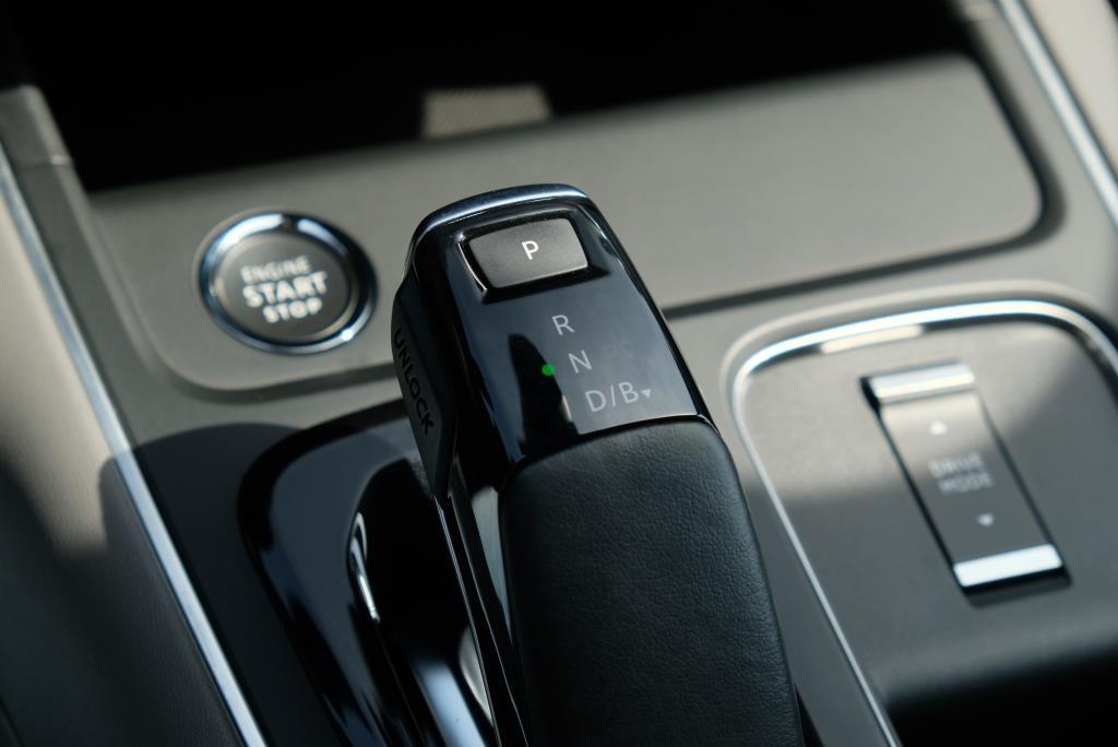Citroën C5 Aircross Citroen C5 Aircross 1.6 Plug-in Hybrid 225pk EAT8 Shine | Navi | Climate | Adaptive Cruise | Panoramadak | Keyless | Blind Spot | Trekhaak