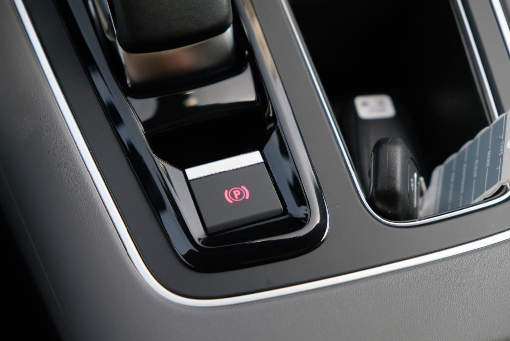 Citroën C5 Aircross Citroen C5 Aircross 1.6 Plug-in Hybrid 225pk EAT8 Shine | Navi | Climate | Adaptive Cruise | Panoramadak | Keyless | Blind Spot | Trekhaak