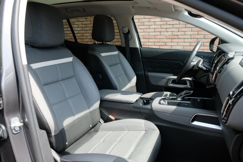 Citroën C5 Aircross Citroen C5 Aircross 1.6 Plug-in Hybrid 225pk EAT8 Shine | Navi | Climate | Adaptive Cruise | Panoramadak | Keyless | Blind Spot | Trekhaak