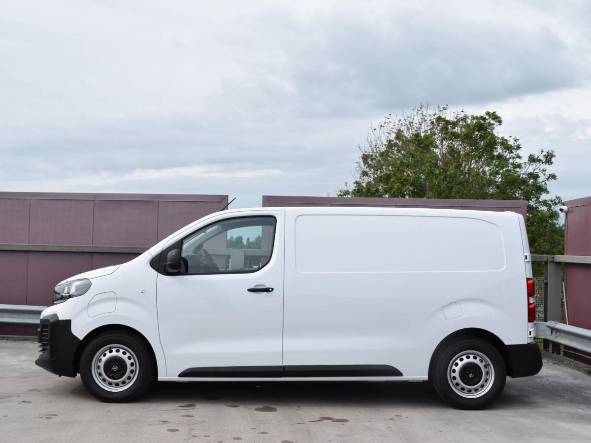 Opel Vivaro-e Opel Vivaro Electric L2 75 kWh | tot 8 jaar garantie | laadruimtebetimmering | dodehoek detectie | Apple Carplay | camera | parkeersensoren voor & achter | Comfort scheidingswand | rijklaarprijs